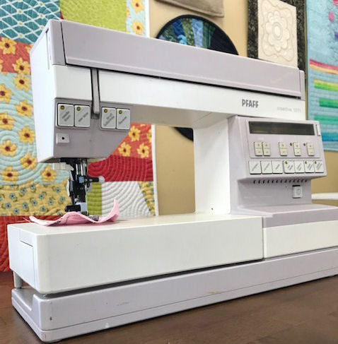 PRE-OWNED PFAFF CREATIVE 1371