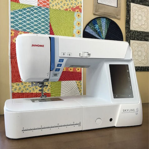 PRE-OWNED JANOME SKYLINE S7